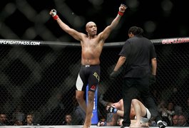 Anderson Silva substitui Jon Jones e enfrenta Daniel Cormier no UFC 200