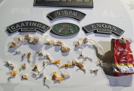 PM conduz 3 pessoas à delegacia por tráfico de drogas e receptação de veículo roubado no Sertão alagoano