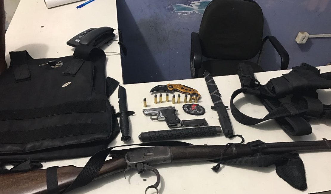 Polícia Militar apreende colete balístico, armas e munições em Palmeira dos Índios