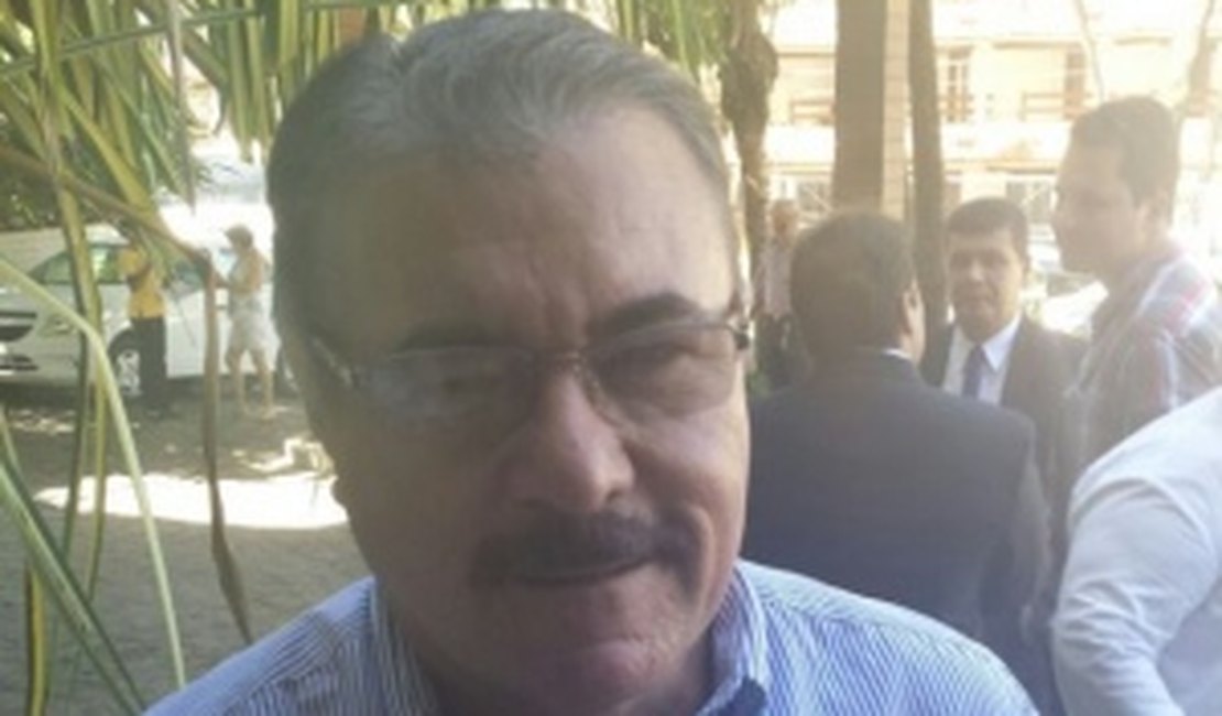 Cícero Almeida aciona TRE contra perfis falsos em redes sociais