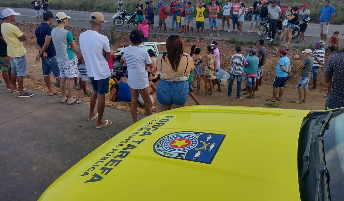 Capotamento em trecho da rodovia AL-220 deixa uma pessoa morta e outra ferida no Agreste