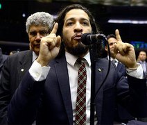 Com medo de ameaças, Jean Wyllys abandona mandato e deixa o Brasil