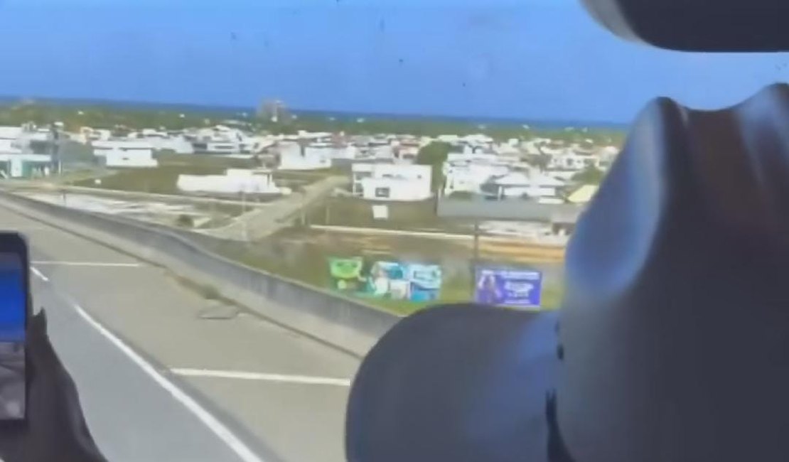 Em vídeo, Goianos ficam em êxtase com o mar da Barra de São Miguel; momento viralizou nas redes sociais