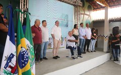 Prefeito entrega escola no Povoado Alazão