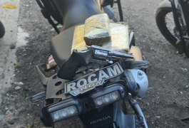 Rocam do 3º BPM prende homem de 23 anos, drogas e uma arma de fogo, em Arapiraca