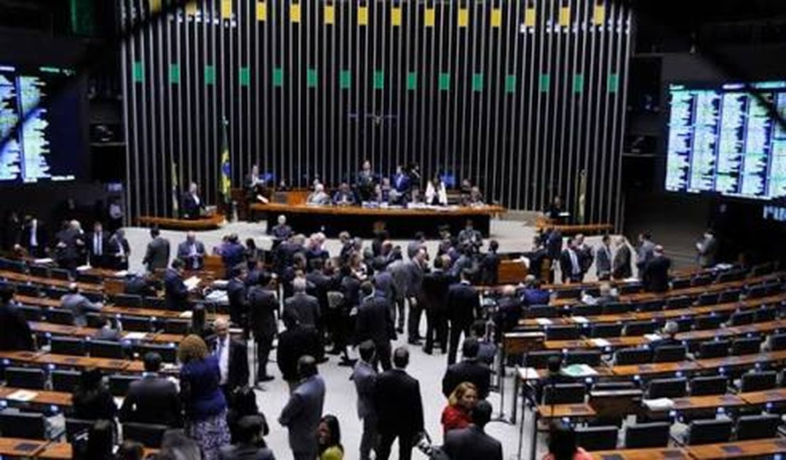 PEC dos gastos públicos não resolve desequilíbrio fiscal, diz economista