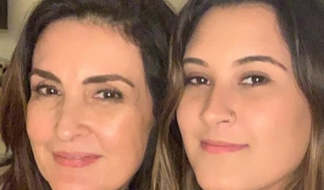 Fátima Bernardes brinca sobre semelhança com a filha: 'Ficamos parecidas'