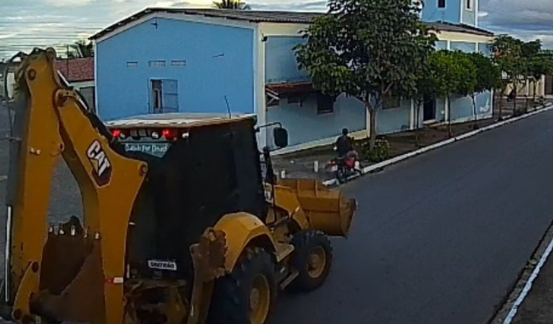 Operador de retroescavadeira é aguardado para depor após acidente fatal envolvendo motociclista em Arapiraca