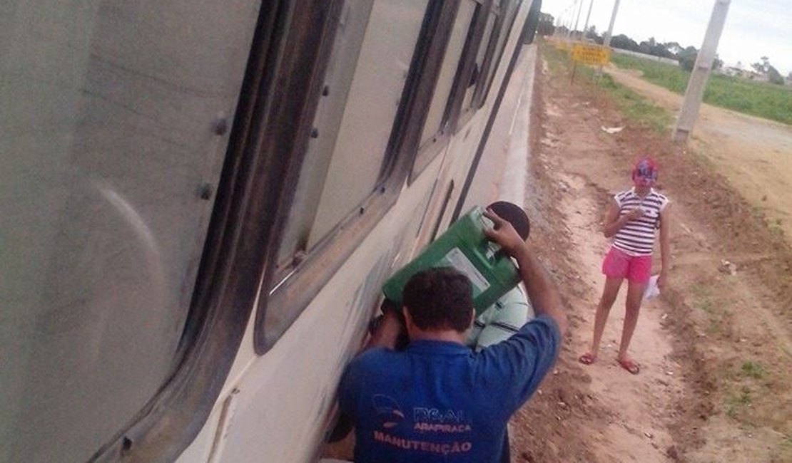 Passageiros ficam horas na estrada após ônibus da Real Arapiraca ficar sem combustível