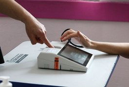 Mesária é presa em flagrante por boca de urna em escola de Rio Largo