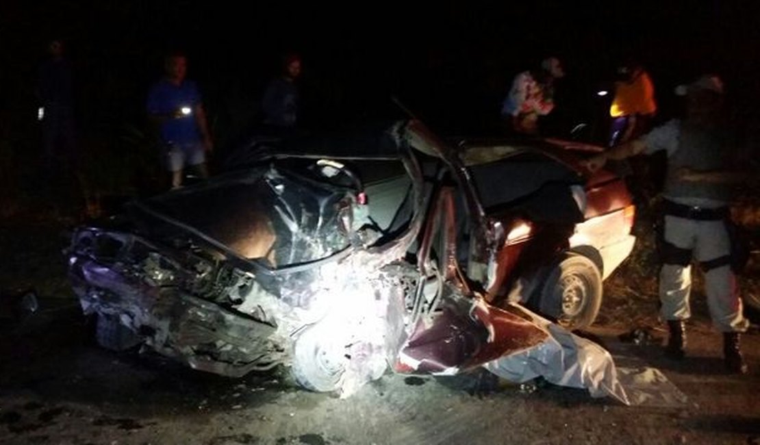 Grave acidente deixa dois mortos na madrugada deste domingo, em AL