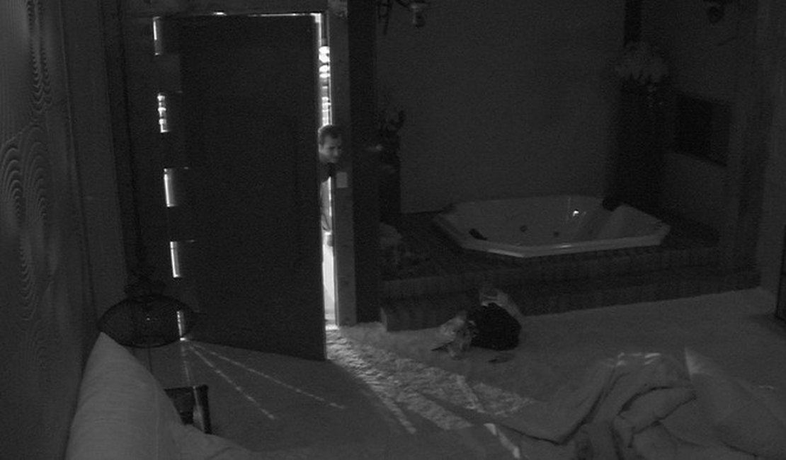 Matheus quer saber se pode dormir no Quarto do Líder com Munik