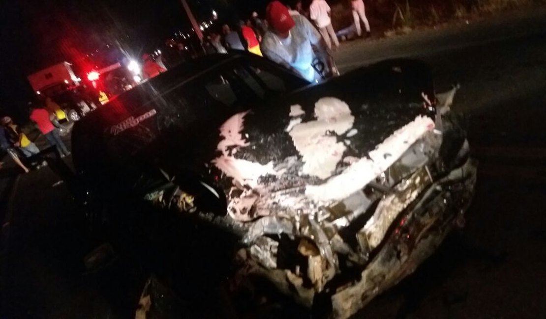 Grave acidente deixa dois mortos e dez feridos na AL 115