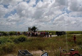 Trabalhadores da usina fecham trecho da rodovia BR-101 em São Miguel