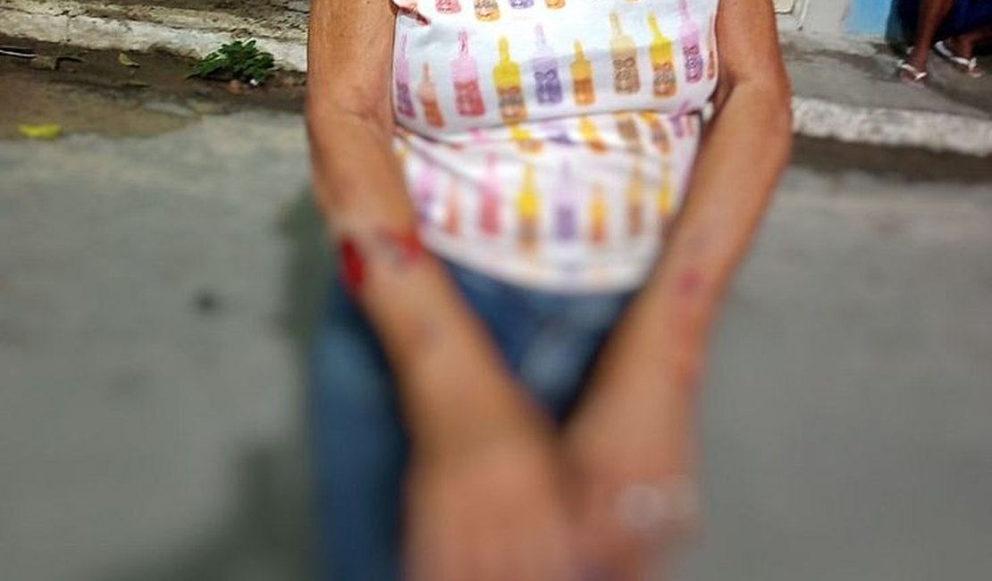 Idosa de 85 anos é atacada por vizinha com mordidas, no interior alagoano