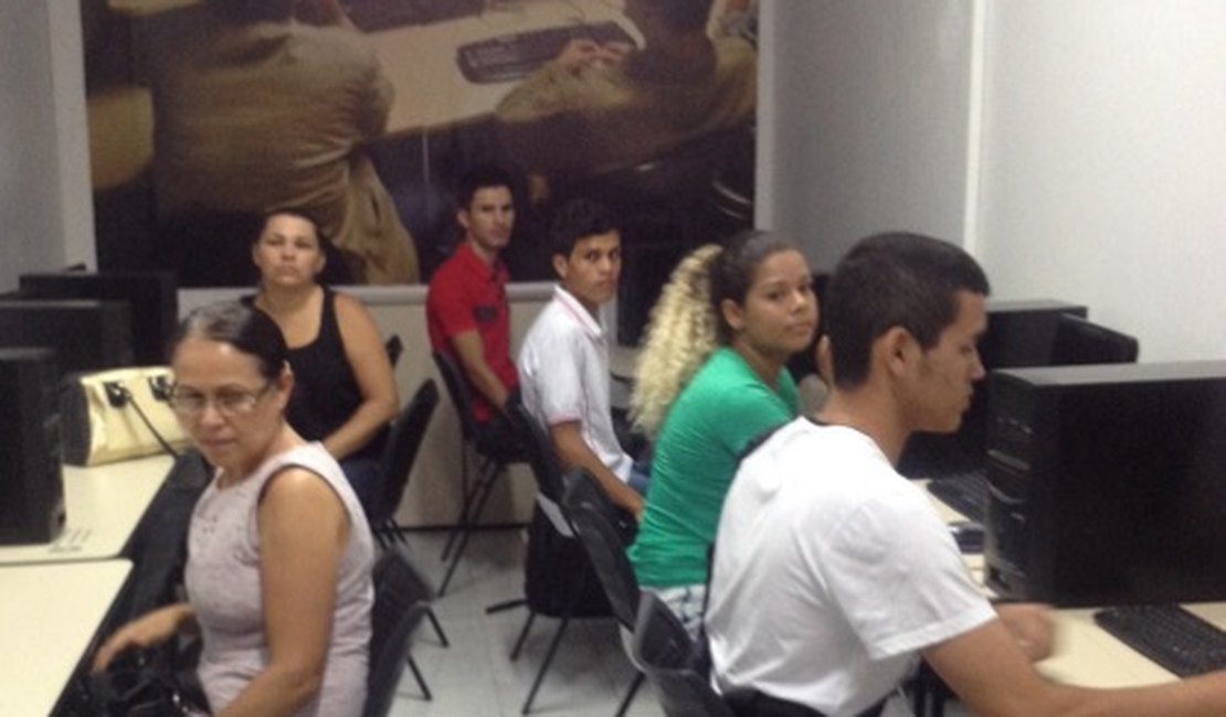 Prefeitura contempla 180 jovens com curso de inclusão digital