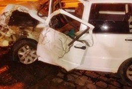 Motorista fica preso as ferragens em grave acidente na BR 101 em São Miguel dos Campos