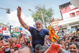 Lula afirma ser vítima de 'farsa judiciária' e pede eleição 'democrática' em jornal francês