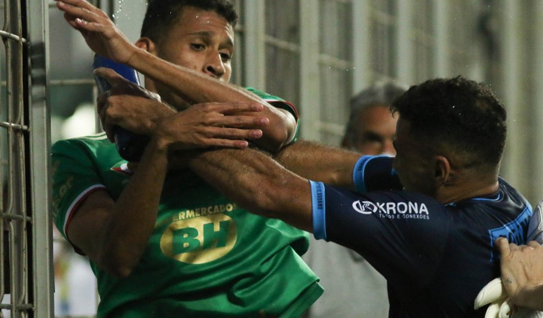 Vídeo. Fim de jogo entre Cruzeiro e CSA tem briga entre jogadores