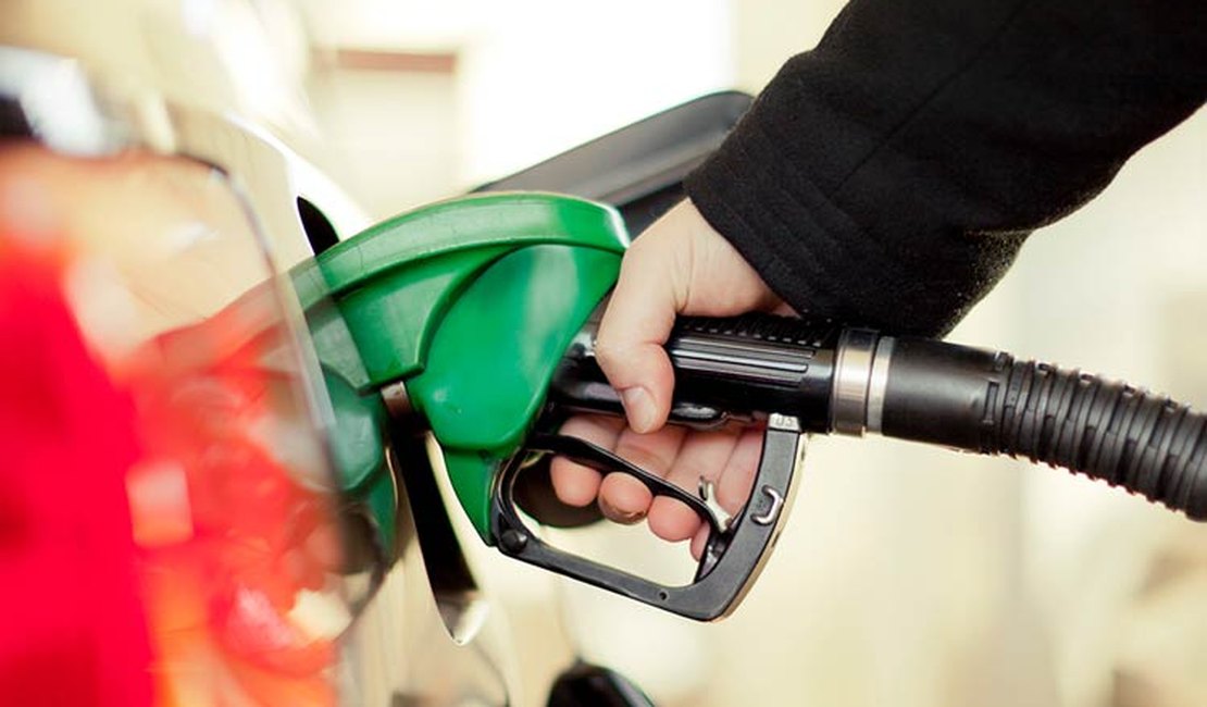 Após duas quedas, Petrobras eleva preço da gasolina e diesel na refinaria