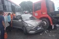 Colisão entre ônibus, caminhão e carro deixa mulher ferida em Maceió