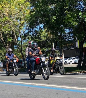 SMTT orienta motociclistas sobre os cuidados para transitar com segurança
