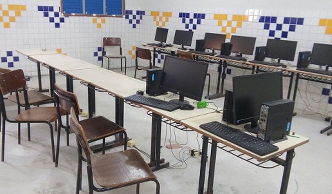Bandidos arrombam escola e furtam sete computadores em Girau do Ponciano