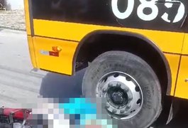 Motociclista morre após ter cabeça esmagada por ônibus, em Maceió