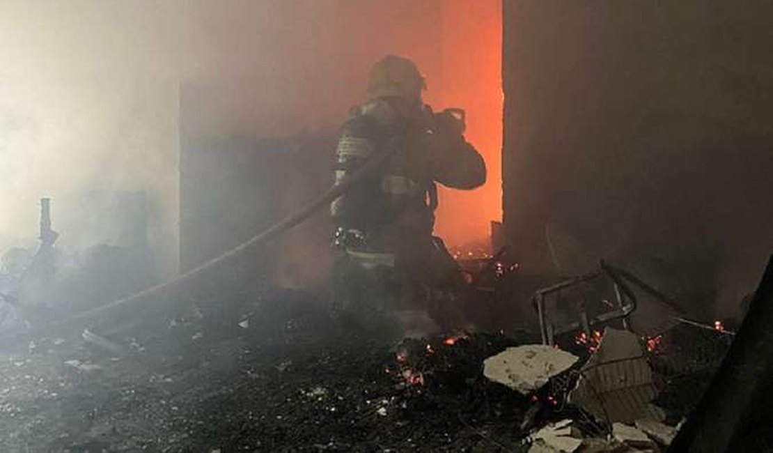 Homem dorme com cigarro aceso e provoca incêndio em apartamento em Belo Horizonte