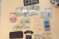 Dois homens são presos com pedras de crack e maconha no Manoel Teles