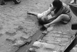 Homem leva tiro na cabeça em praça pública no bairro Brasília