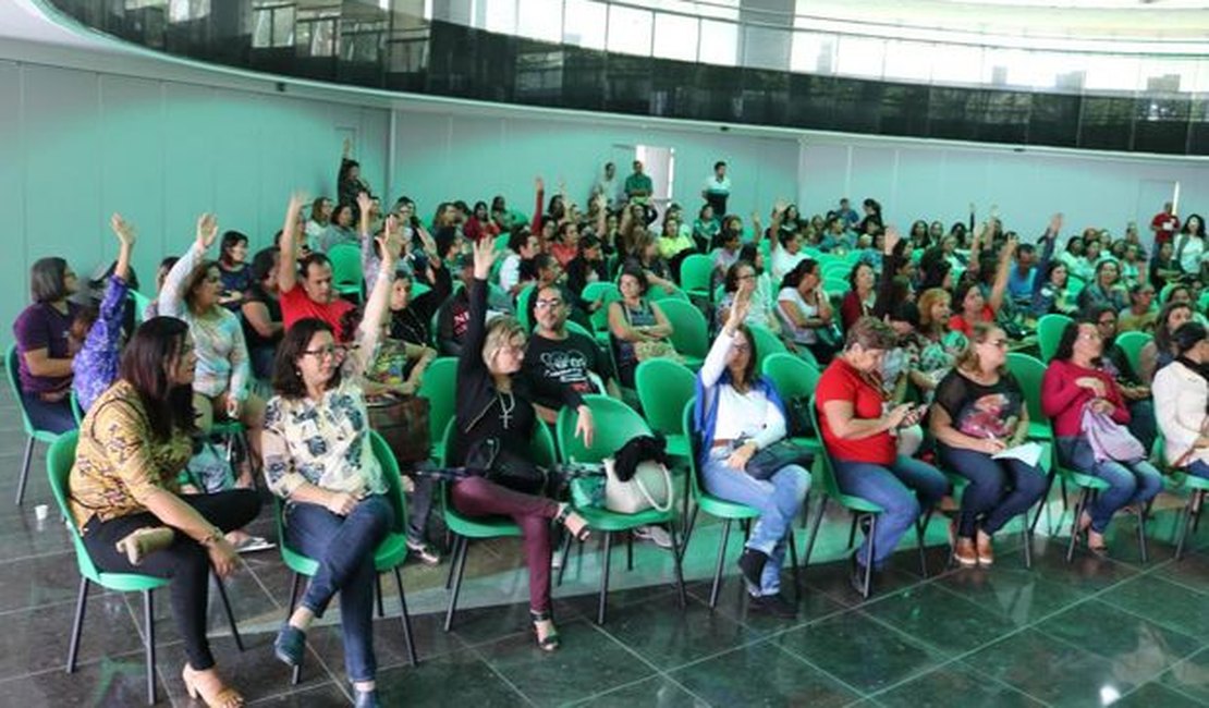 Professores suspendem greve após assembleia em Maceió