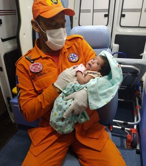 Bombeiros salvam a vida de bebê que não estava conseguindo respirar em Maceió