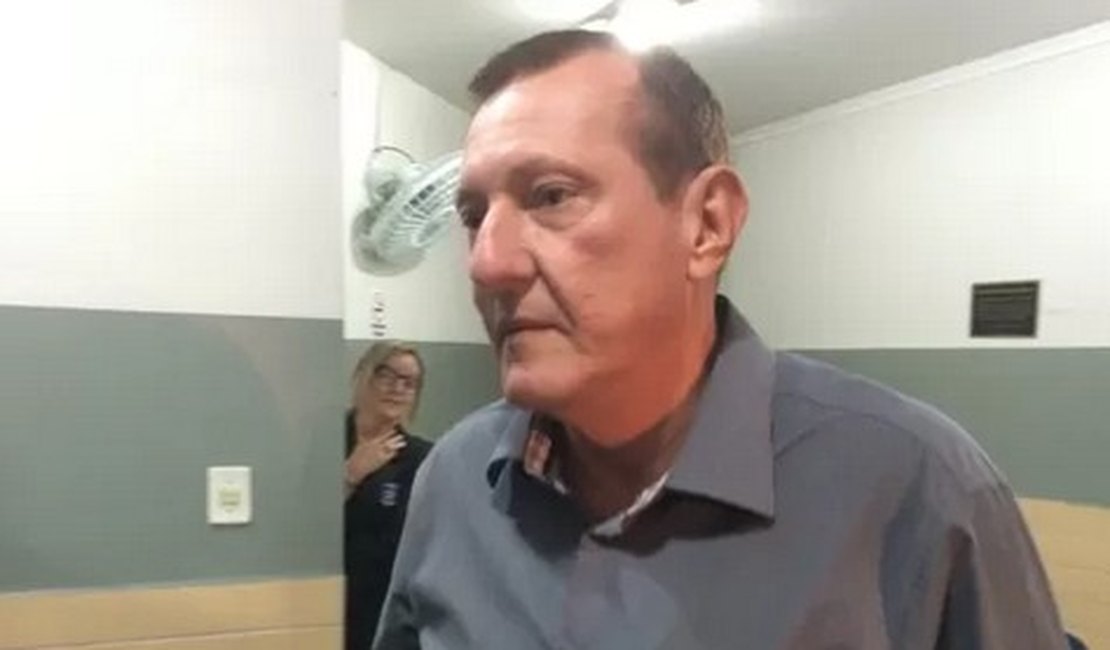 Candidato ao Senado que agrediu médica se apresenta à polícia