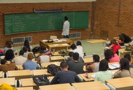 Lei que facilita acesso de professores à universidade é sancionada