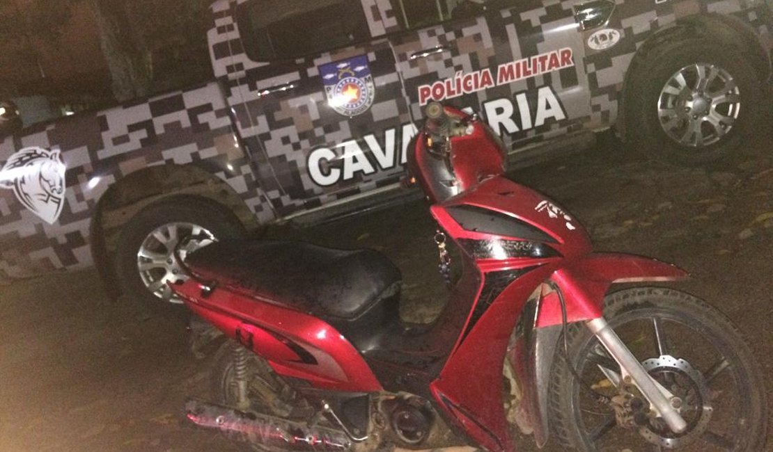 Cavalaria prende suspeito de receptação no bairro Primavera, em Arapiraca