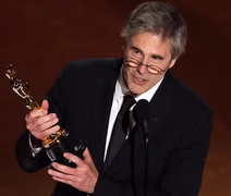 'Ainda Estou Aqui' faz história e conquista primeira estatueta do Oscar para o Brasil