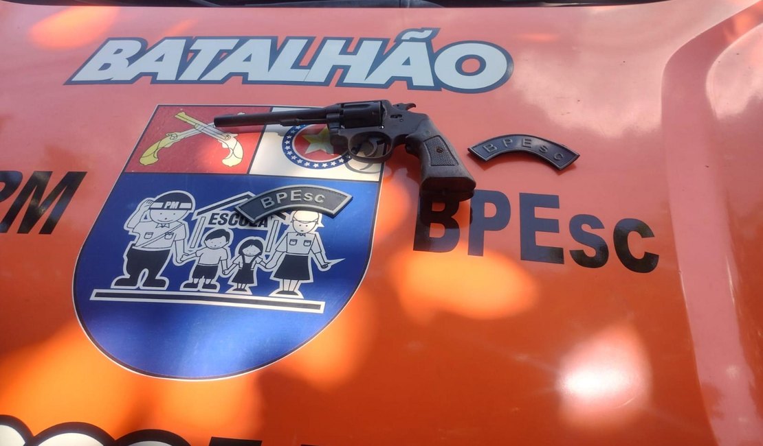 Polícia Militar apreende revólver e recupera materiais roubados em Maceió