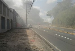 Ônibus é incendiado por supostos traficantes em Maceió