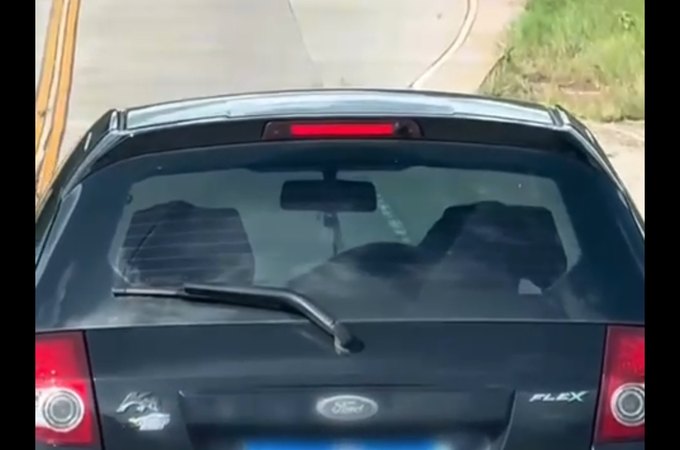 Motorista é flagrado fazendo sexo com mulher enquanto dirige em BR