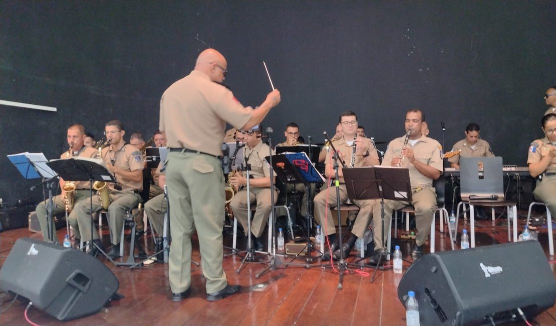 VÍDEO: Banda do 3° Batalhão da PM se apresenta em evento no shopping de Arapiraca