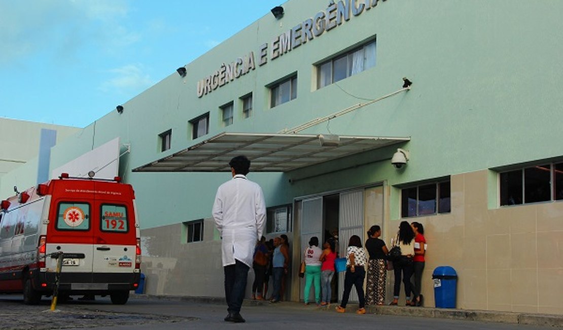Jovem é vítima de atentado no centro da Barra de Santo Antônio