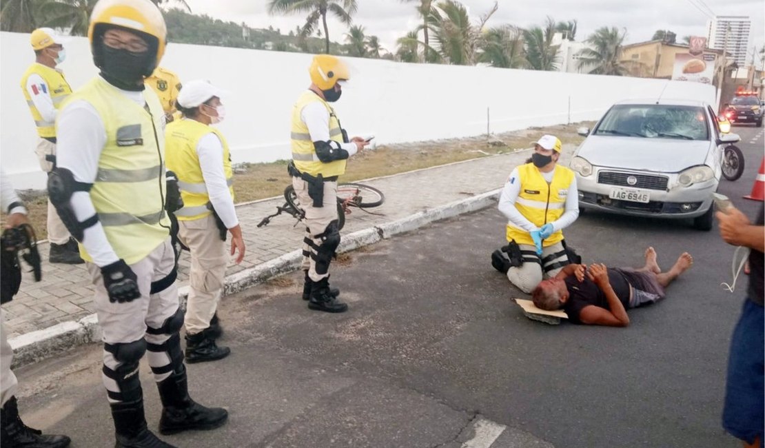 Homem com sinais de embriaguez é preso em flagrante após atropelar ciclistas