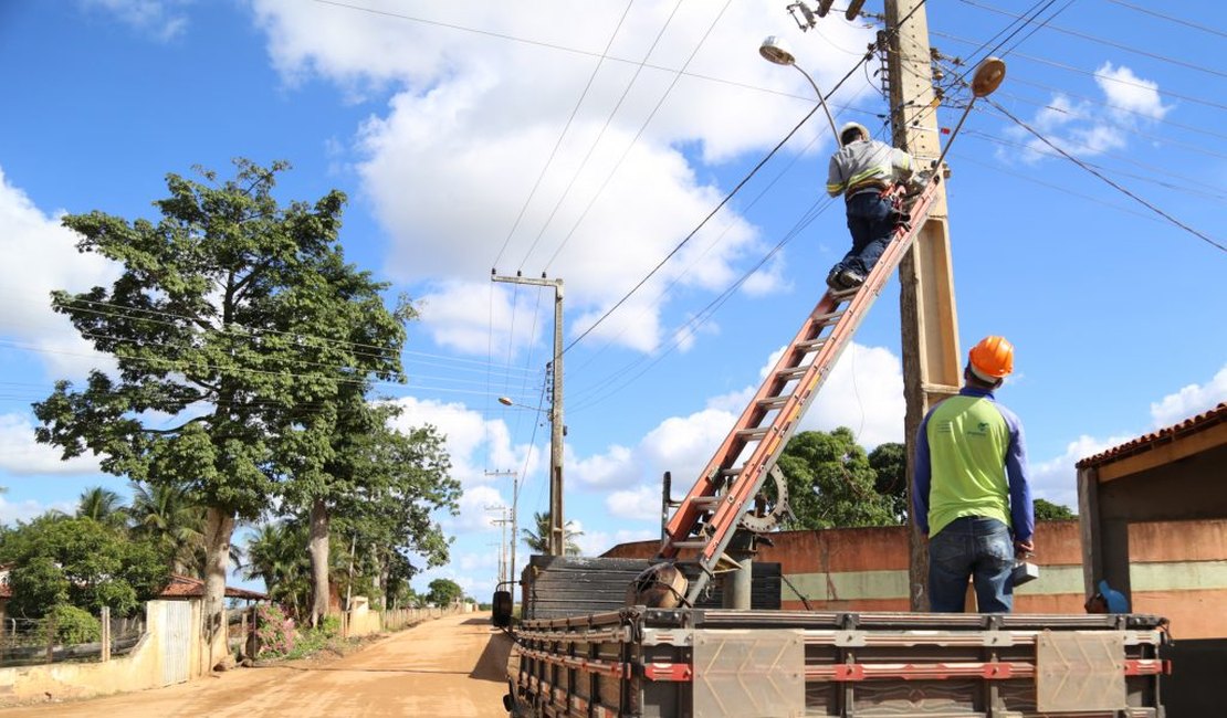 Mutirão de manutenção da iluminação pública chega a 38 comunidades da zona rural de Arapiraca