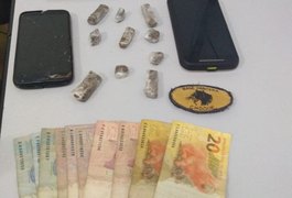 Rádio Patrulha prende dupla suspeita de tráfico de drogas no bairro Cacimbas, em Arapiraca