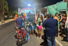 Idoso incendeia sofá, se tranca em casa e é resgatado por vizinhos no bairro Eldorado, em Arapiraca