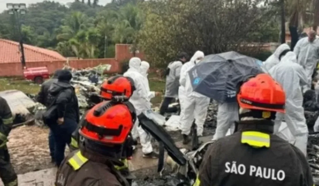 Bombeiros concluem resgate das vítimas do acidente de avião que saiu do Paraná para São Paulo