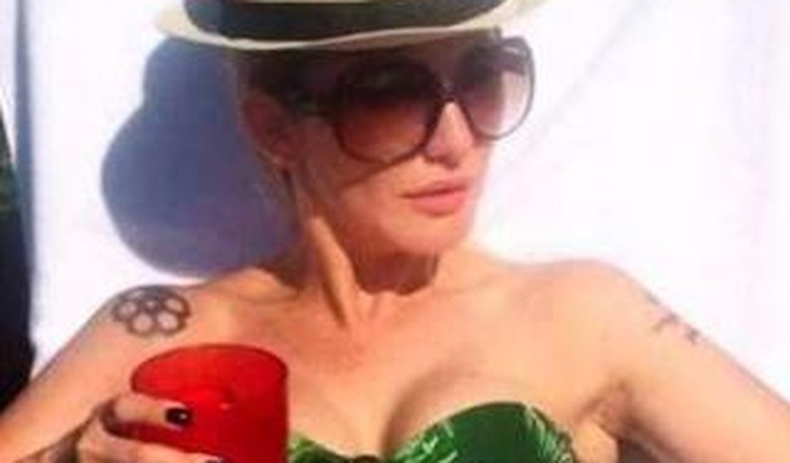 Antonia Fontenelle rebate críticas de internautas: “Rascunho do capeta”
