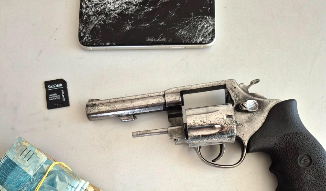 Operações cumprem 34 mandados, prendem 4 e apreendem arma de fogo e dinheiro no Sertão de Alagoas