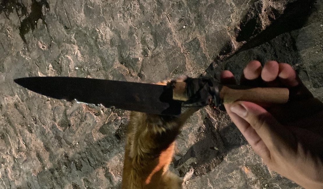 Homem é abordado pela PM e faca é apreendida durante rondas no bairro Manoel Teles, em Arapiraca